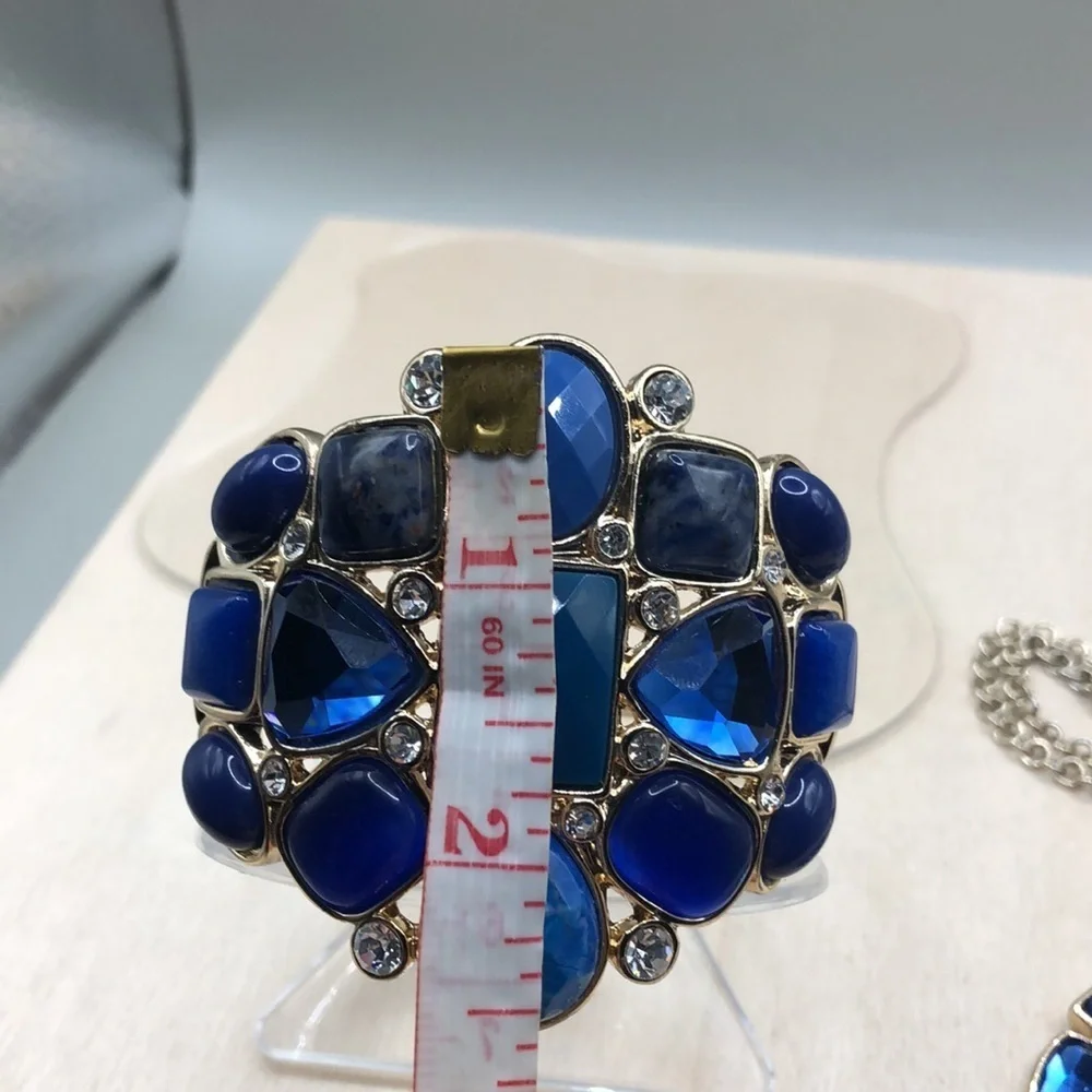 White House Black Market necklace measures